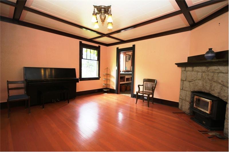 living room 4436 Blenkinsop Rd Saanich BC