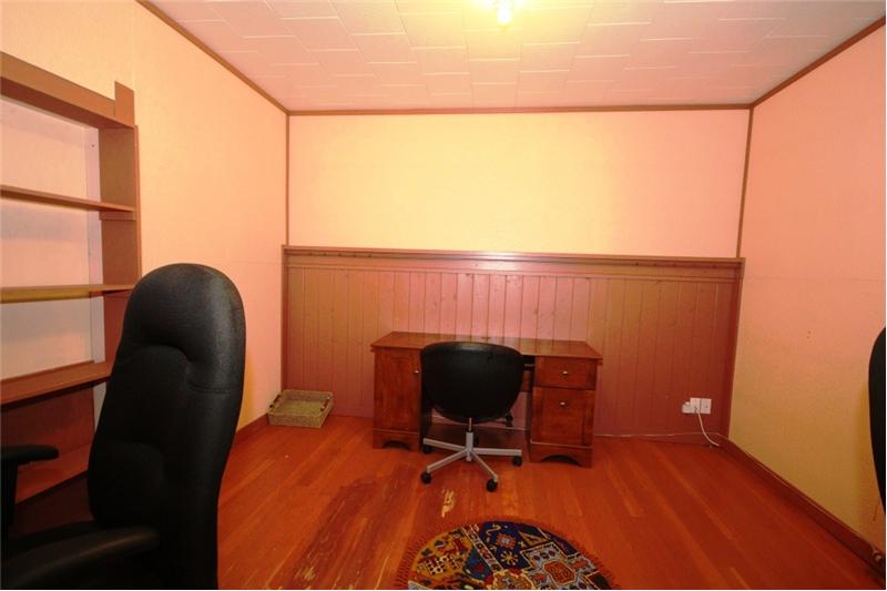 den/2nd bedroom