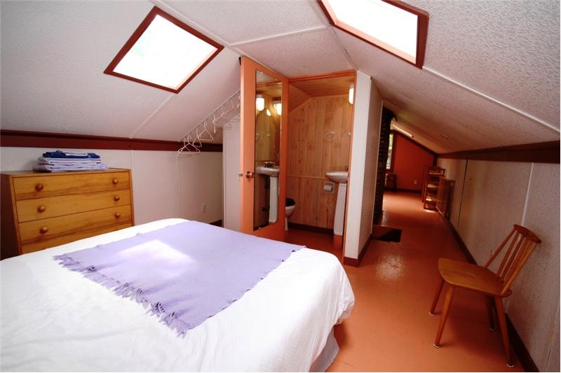 attic bedroom