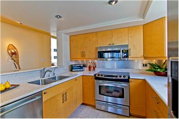 1717  Ala Wai 2710, Honolulu, HI