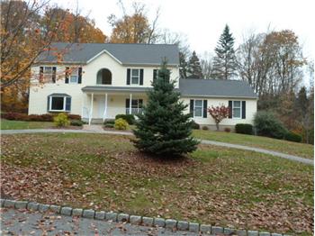  6 Charissa Ct, Hewitt, NJ