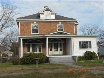  207 Custis St, Crewe, VA