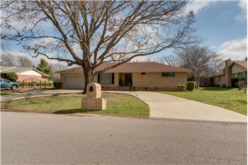  810 Nature Drive, Duncanville, TX