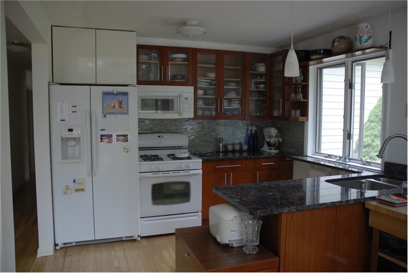 ULTRA MODERN KITCHEN