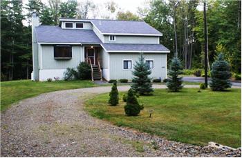  1063 Fountain Dr Pocono Springs Estates, Newfoundland, PA